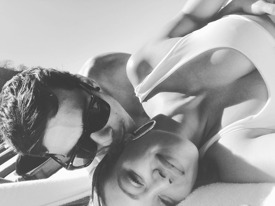 23 Februari: Take me back to Costa with him.
