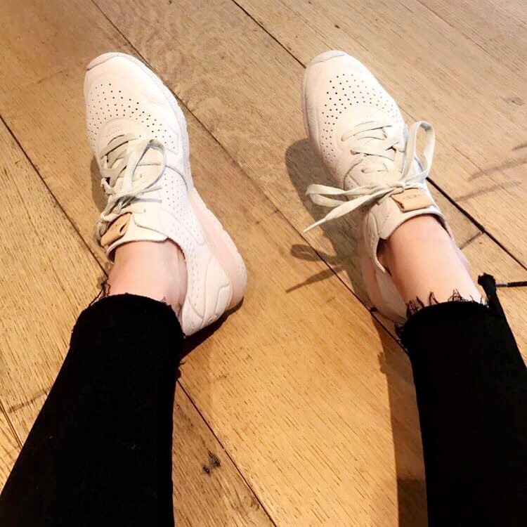 04 maart: Fully plan on never taking these off. @ugg 👏🏻👏🏻👏🏻
