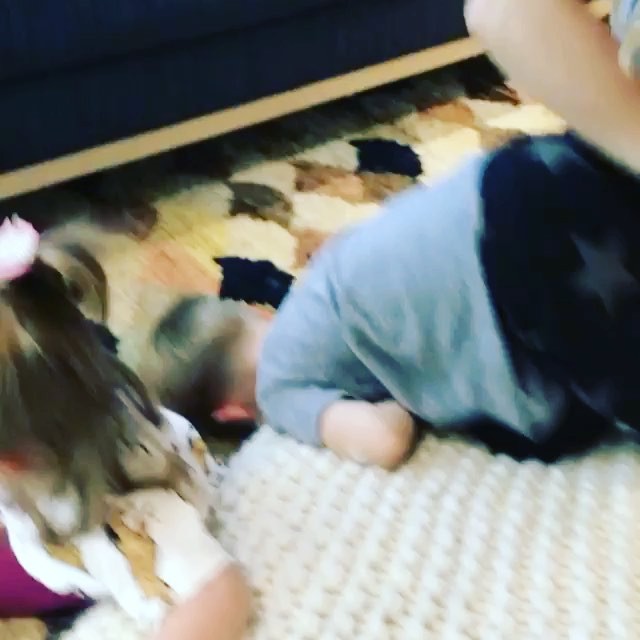 11 april: These crazy cousins do think they're sibs @haylieduff ・・・
Shoutout to my sibling on #nationalsiblingsday AND to cousins that think they are siblings! ❤️ @hilaryduff #LucaAndRyanForever 😎
