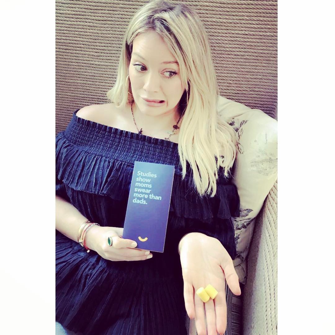 04 mei: Moms! It happens. Four letter words slip out of our mouths so easily sometimes...we don't mean it ... can't help it. Don't beat yourself up! Thankfully @kraft_macandcheese has ear plugs for those moments just in case you #swearlikeamother ☺️#ad
