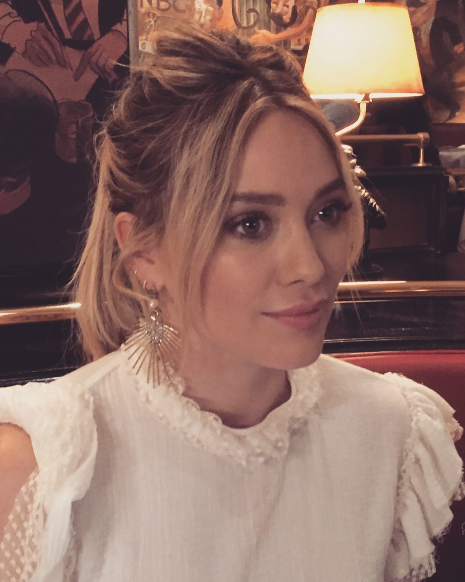 05 juni: It's a Monday @youngertv thanks @jeanqueennetti @cynthiavanis and @jackie_o_demeterio for my hairsss and makupssss and clothessss
