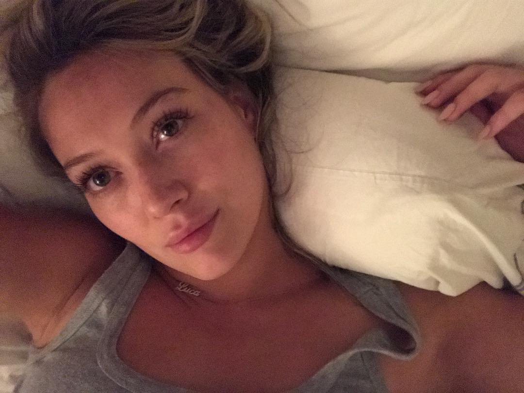 05 juli: Night night. Didn't wear make up today ... felt so good. Hope everyone had a healthy happy 4th ❤️
