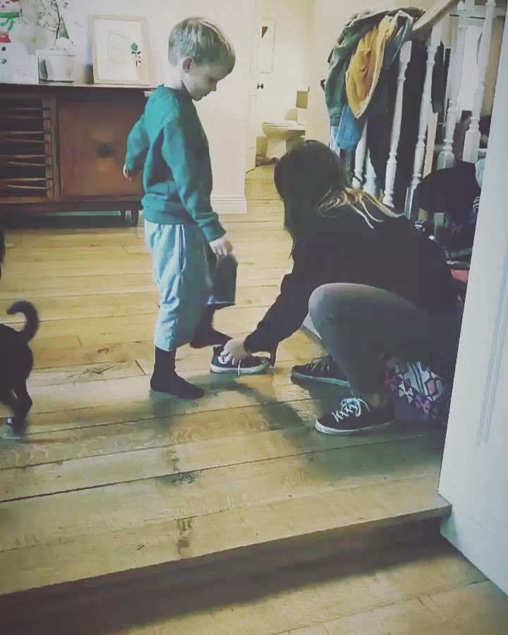 19 november: Summing up a Sunday. Messy house..dogs everywhere and chasing Luca down to get his shoes on....who’s with me moms
