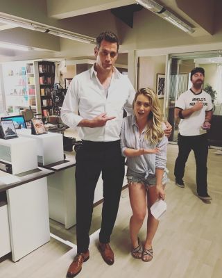15 juni: Four years into shooting @youngertv with Peter Herman and I still think it's funny to stand next to him. He probably feels the same way. Also .... that's Rob he wears funny shirts.... most of the time 😉

