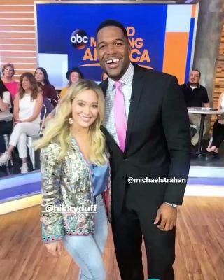 19 juni: Did a boomerang with @michaelstrahan statue today 😂 love this guy! about to been on @goodmorningamerica tune in!
