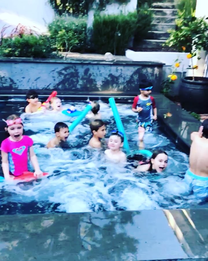 17 februari: Wild pool party yesterday
