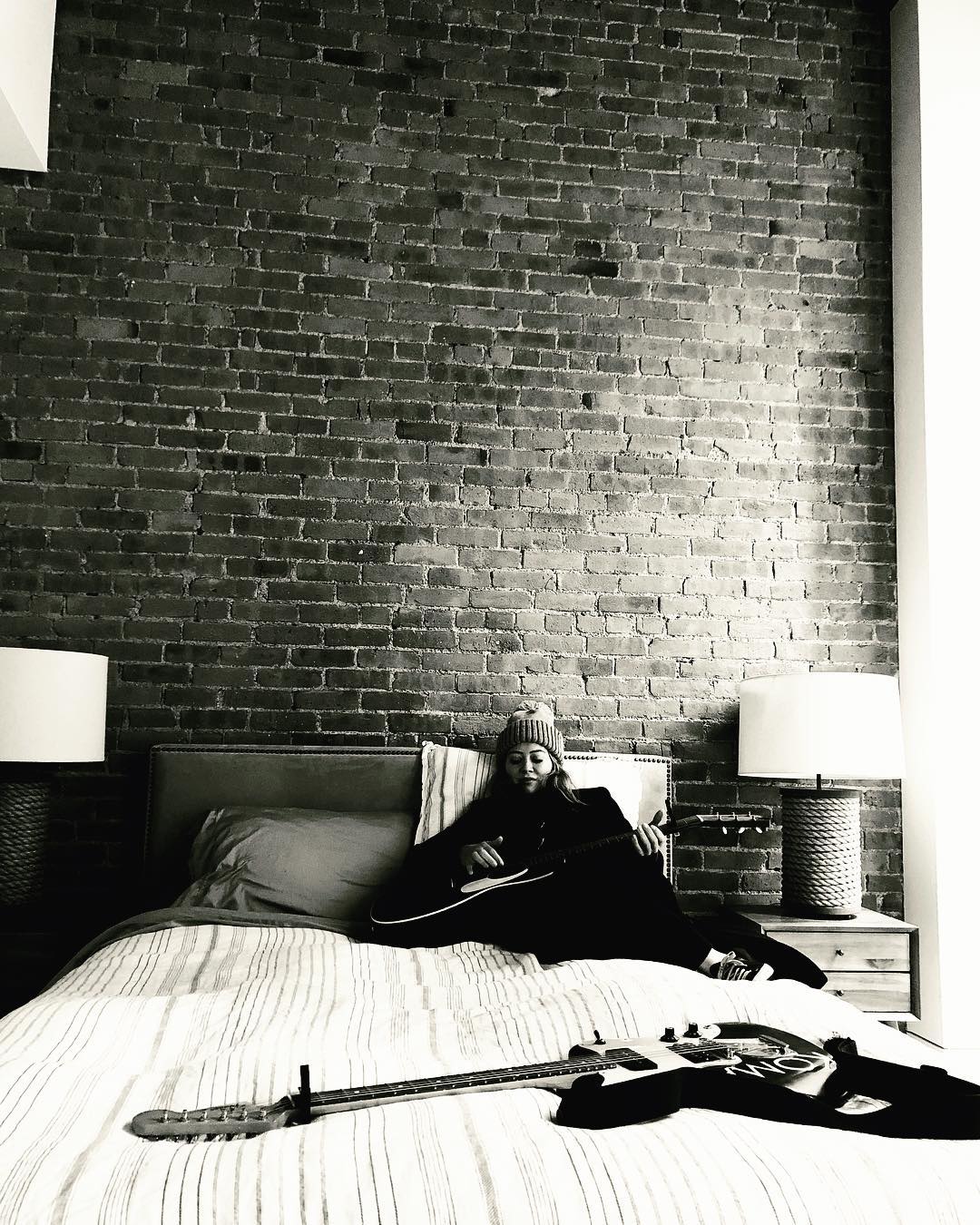 23 februari: Playing with his toys.
