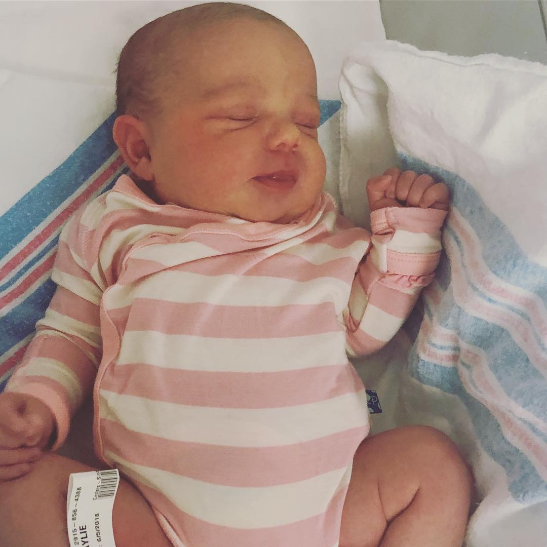 08 juni: Beautiful LuLu welcome sweet girl 💖 my new niece has arrived! @haylieduff she’s perfection
