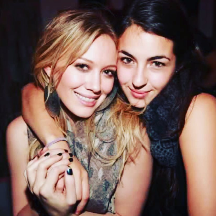 27 juni: Hey @alannamasterson remember when we were young and cool. Now we have babies and payments. I love you my Sunday friend always and forever💛happy birthday to you! #rideordie 👻
