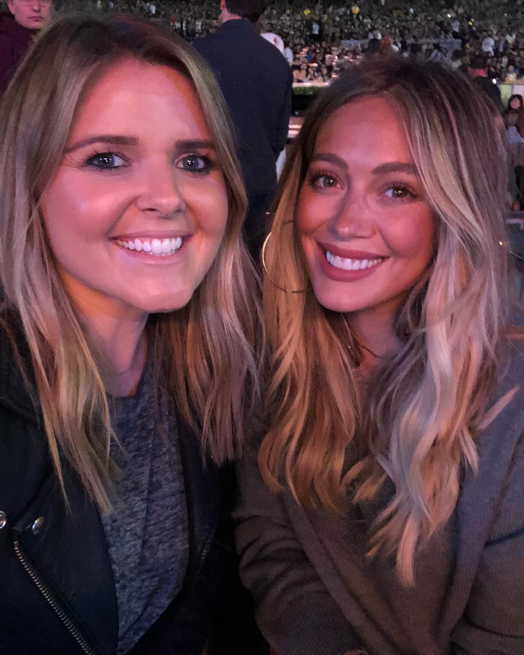 26 juni: I don’t know why I felt like Katherine Heigl in knocked up trying to get in the cluuub last night going to see post lol but it was sooooo good and I got a date with my boo @lowenban who also likes to leave before the valet line gets insane lol 👯‍♀️
