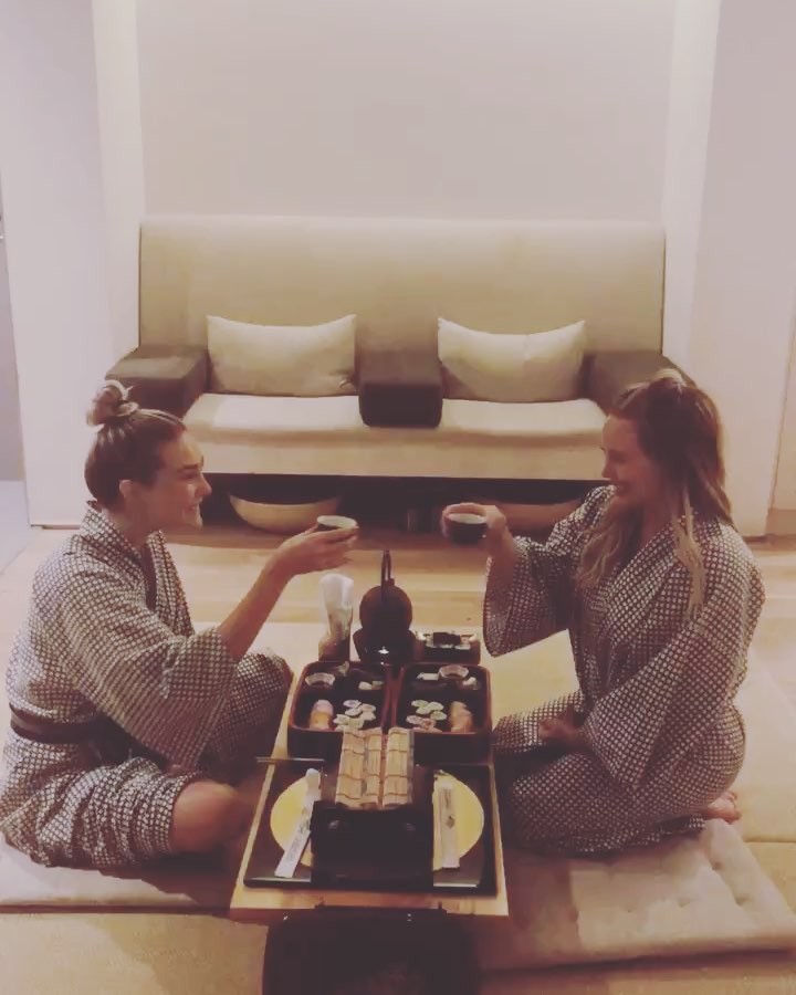 11 juli: Had the dreamiest of nights with this babe @tomoko_spa + @moflo1 wooooow weeeee #couplesmassage lol #tomokospa
