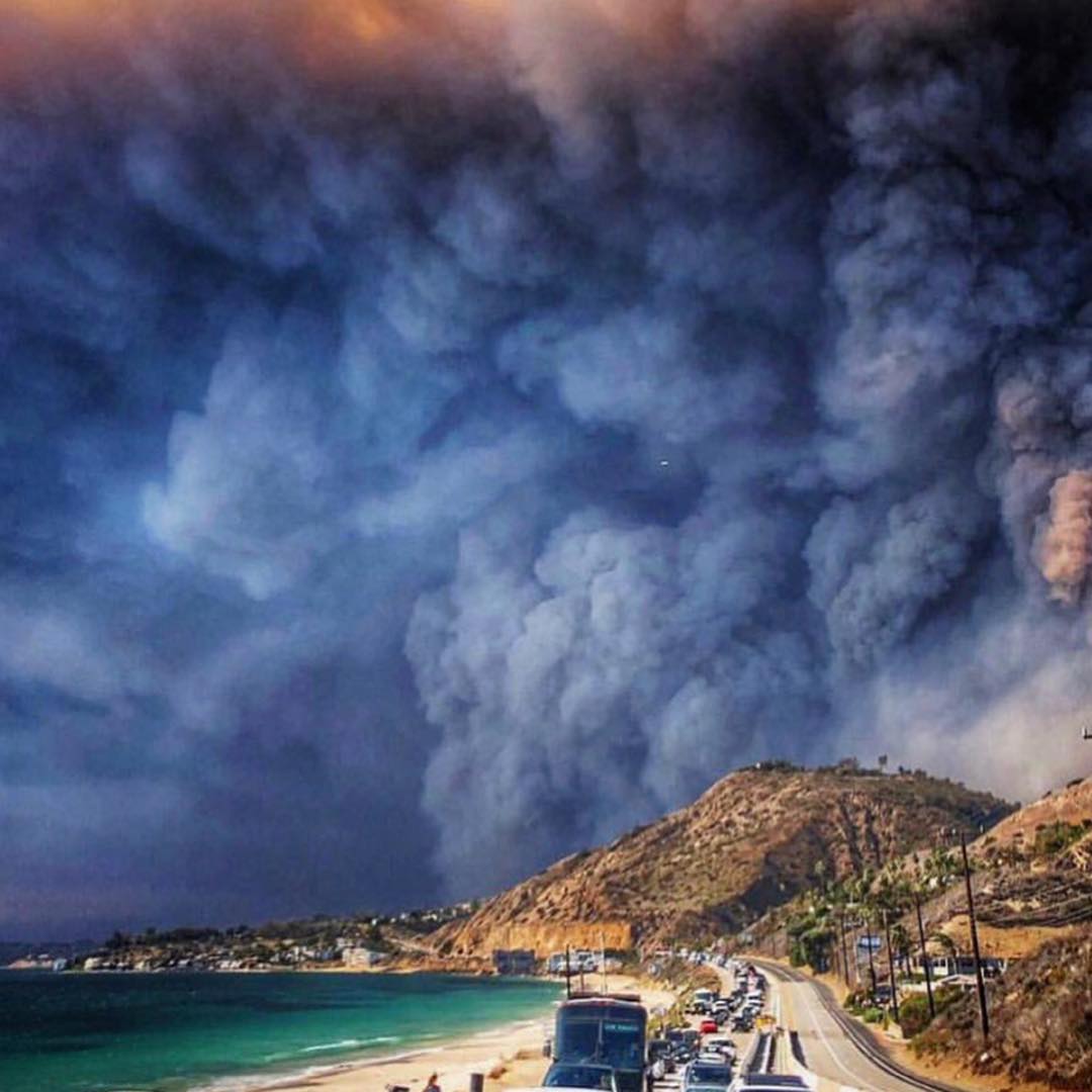 10 november: Been glued to the news watching the devastation of these fires. Really heartbroken for the families who have lost their homes, all of the people who have been displaced and don’t know if they still have a home 😢 a big thank you to the fireman and first responders who are working round the clock to try to contain this fire. Please follow @we.love.malibu all money raised will go to families who lost their home! Auction items will go up soon #woolseyfire #malibu 💔😢
