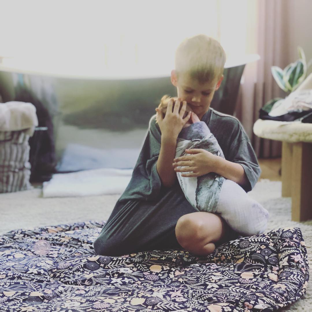 22 november: 4 weeks since our special gift arrived! These two are my greatest joy. #gratefulEVERYDAY

