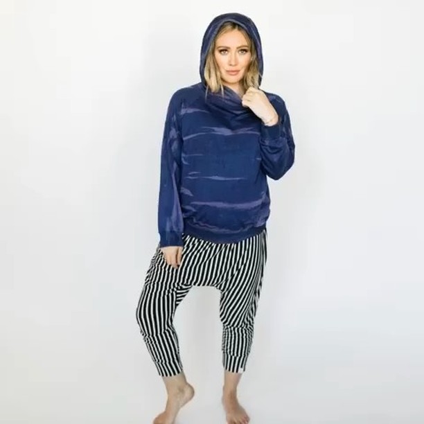 26 november: All pieces available on @littlemoonsociety website at 10 am! Don’t be late💛 remember there are non maternity and maternity!!! Hope you guys love it!!!!!! Was so fun to work with @haylieduff and @littlemoonjess 🌙 ✨
