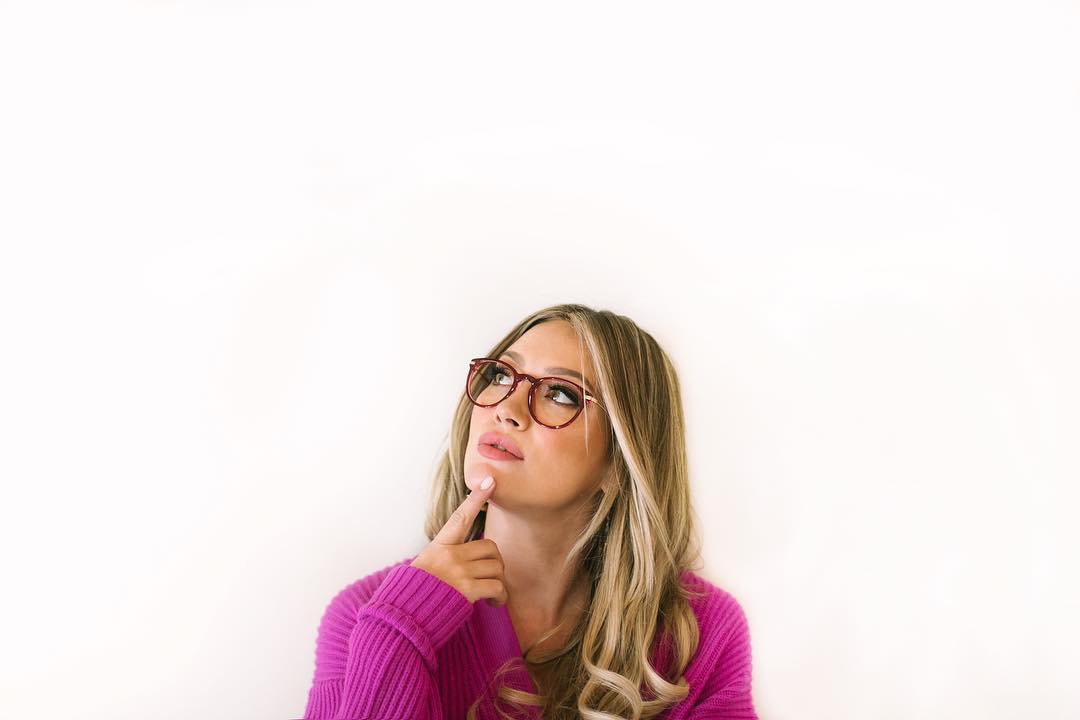 4 december: I’m Colette..I like wine and the holidays... @glassesusa Colette//wine//holiday collection
