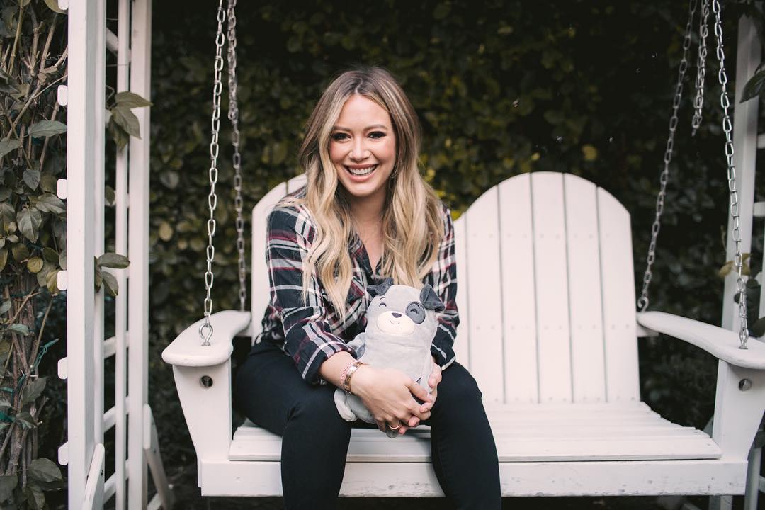 21 december: 🎉 G I V E A W A Y 🎉

In the giving spirit, my @cubcoats family and I are hosting a giveaway today and also giving back to my favorite dog lovers @LoveLeoRescue!

5 lucky winners and their friend will be chosen to win a signed holiday card from myself, a free magically transforming stuffie / hoodie from Cubcoats (1 for you + your friend) AND a $50 donation to @LoveLeoRescue. Adopt don’t shop!

TO ENTER:
1. Follow @hilaryduff + @cubcoats
2. Like this post
3. Tag your friends in the comments. The more tags, the more entries!
Giveaway runs for 24 hours and the winners (+ your tagged friend) will be chosen at random and announced on Saturday, December 22. Thanks for entering and GOOD LUCK!
___ 
This giveaway is not administered or sponsored by Instagram.
