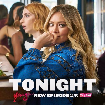 11 juli: @youngertv on tonight!! But @bollymernard is watching game of thrones back there 😂😂 #GOT #youngertv
