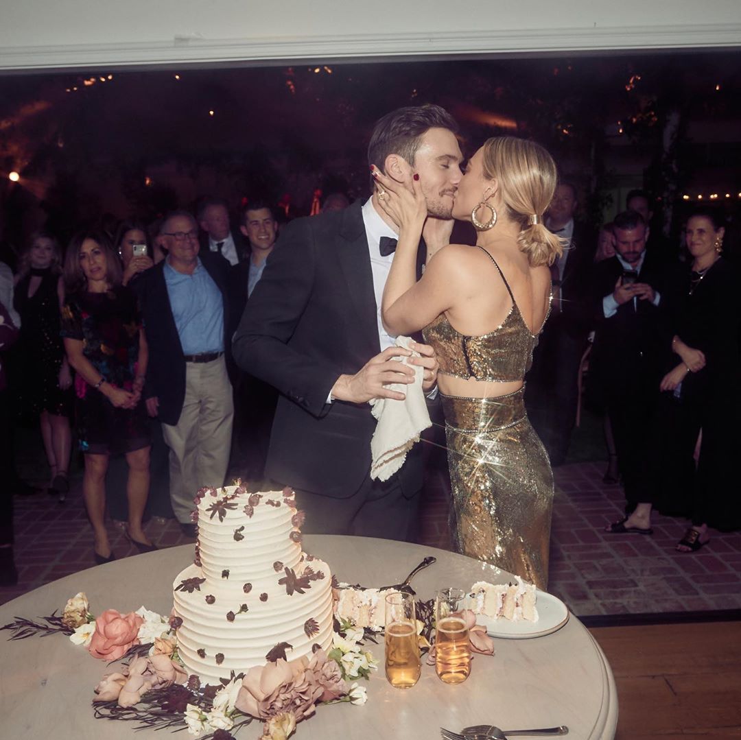 01 januari: Making promises to this guy was by far the best day/night of 2019. 2018 was so special because of Banksy. 2019 will always hold our wedding♥️ feeling grateful for health, our family, love, and dreams coming true. Can’t wait to buckle up for 2020. May all your hopes/dreams and hard work come true/pay off. Love you all 🙏🏻 HNY ♥️🥳
