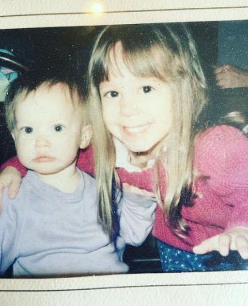 20 februari: Happiest of Birthdays to my sis....always comin with the good hair! love you so much!
