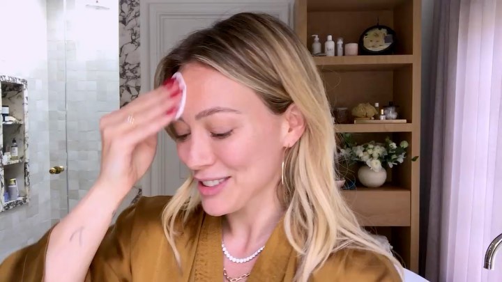 09 maart: Geverifieerd
It’s a fun day when @voguemagazine wants to come hang at your house while you do your makeup! Check out the full video clip by swiping up in my story! X
