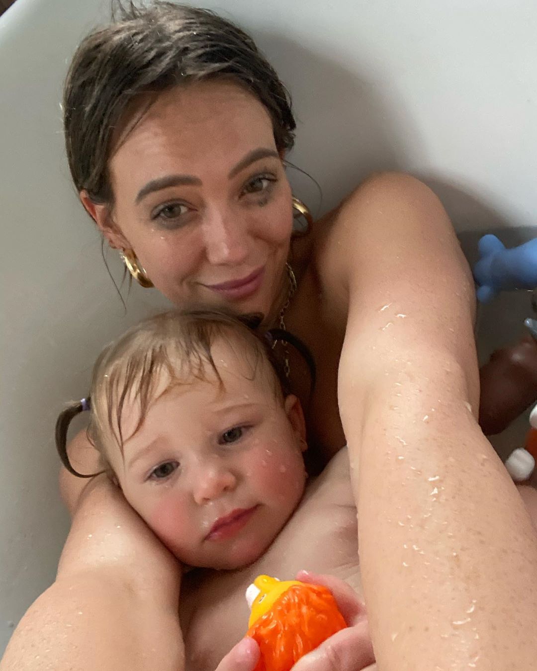 10 april: Bff.
One more day down! 🏆 to every parent out there......... we are lucky to be healthy ♥️....... also ...damn these days are long ......
 10 april: Bff.
One more day down! 🏆 to every parent out there......... we are lucky to be healthy ♥️....... also ...damn these days are long ......