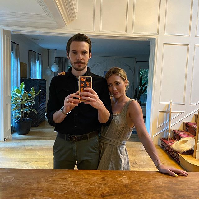 24 mei: Thanks @alistillstein for coming to take “distant” family photos of us today! Was nice to have an excuse to get dressed up and Banks says an extra thanks for the 19 lollipops as bribery 😂
