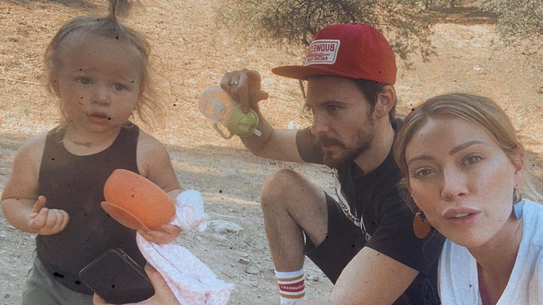 05 juli: We took two walks today. Took a family nap. Took a drive. Drove by a raging house party on Mulholland. Assholes. No masks (of course). Girls in bathing suits and louboutins waiting to get in like a line at a club 🙄 After @matthewkoma and I told Banks she’s too cool to ever need to do that we were steaming...California is in bad shape (in so many ways) but doesn’t everyone think we all want to go out freely and travel and enjoy summer🤷🏼‍♀️ It really seems like Americans just don’t care about each other...somehow this pandemic has turned into a political stance between parties...that’s a head scratcher for me. Other countries have come together in a beautiful way to contain or be Covid free. It’s embarrassing that we are worse than ever because people need to party and Karens won’t wear masks! Oh and I’m running for President.
