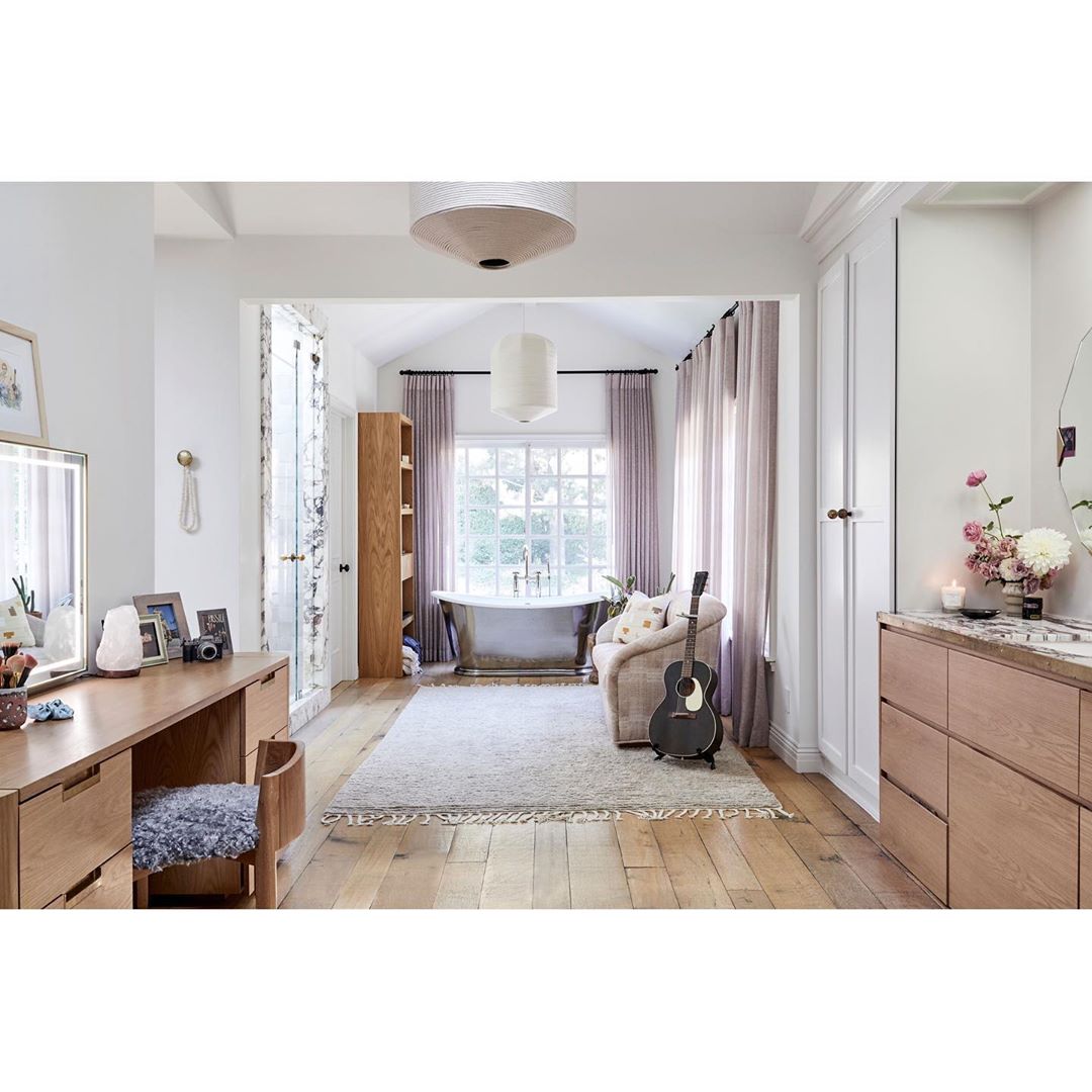 23 september: @archdigest came to take a tour of our home! Take a 👀!
