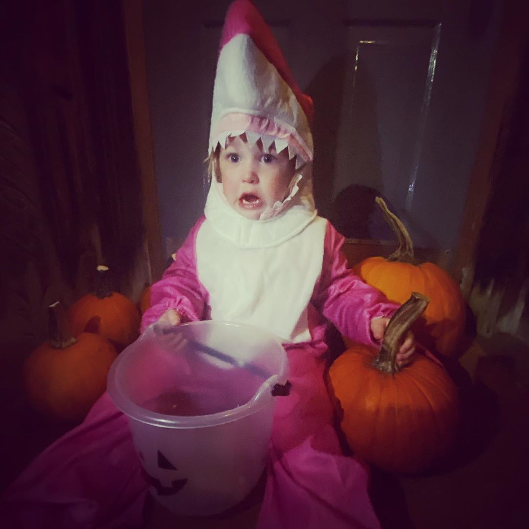 01 november: “ I knowww Banks, Covid shark ATE Halloween shark!!” 😒👎🏼
