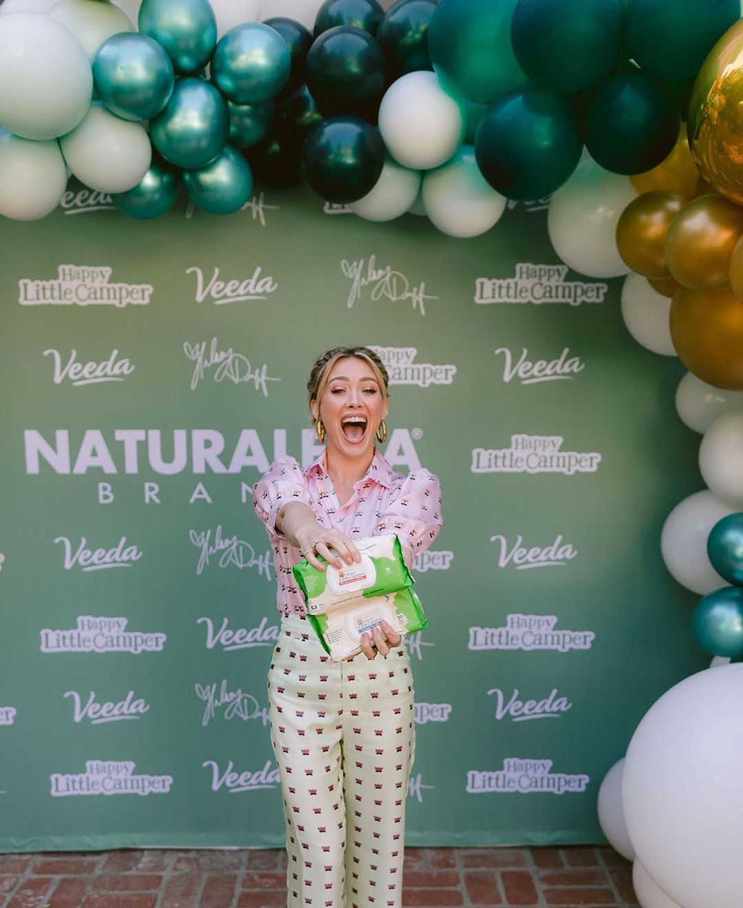 12 november: A year ago I joined the @happylittlecamperbaby team as Chief Brand Officer and wow, what a ride it’s been! We‘ve donated thousands of natural cotton wipes and eco-friendly diapers to families in need, and we’re currently busy developing even more amazing products for you! What do you want to see from us? Let me know in the comments! 👇🏻 And don’t forget: Get $30 off bundles for Black Friday & Cyber Monday! #HLCmom
