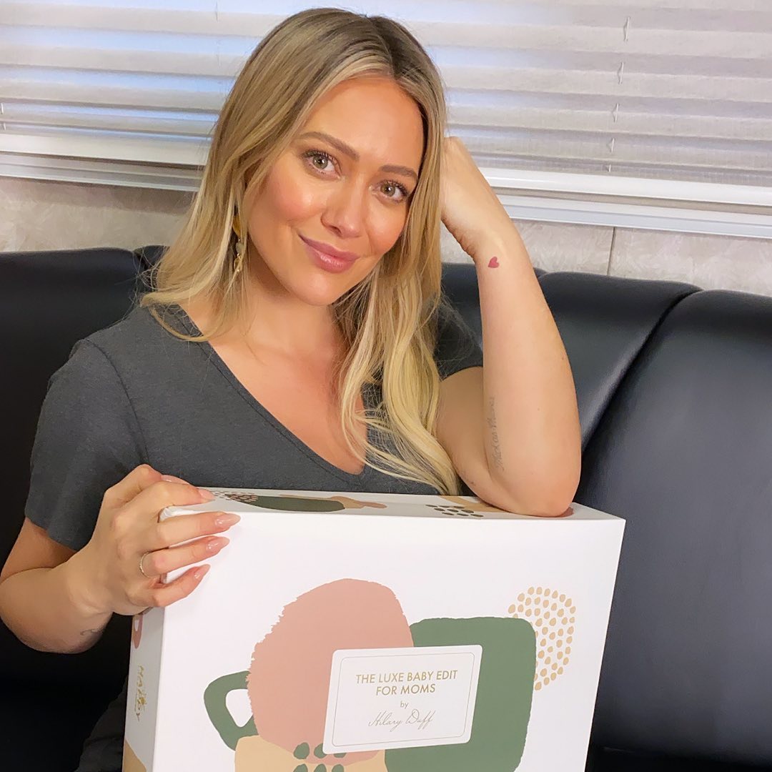 18 november: Hi friends! If you’re feeling a little stressed about holiday shopping this year (*raises hand*), I have the perfect option for you... Say hello to my curated gift boxes for @happylittlecamperbaby 🎁  They come in two styles, the Baby Essentials Edit and the Luxe Edit, and they’re both filled with goodies that I picked out personally and am absolutely obsessed with 😍 Treat yourself or your loved ones to these limited editions. Link in bio ❤️

#TheEditByHilaryDuff

Special thanks to my favorite brands for teaming up on this very special project with me! 
@uncvrdjewelry 
@gryphandivyrose
@smashtess
@baeobaby
@alohacollection
