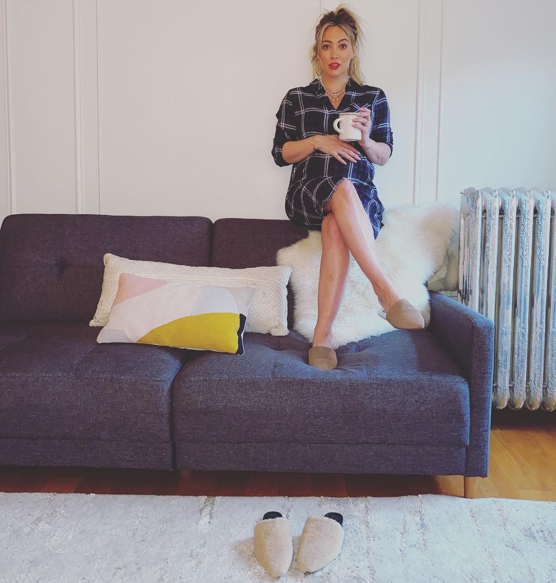 4 december: Well I already got two of the things I asked for on my list...guess I wasn’t that naughty 😉 these @vincecamuto cozy slippers will help me survive the holiday season!
#vincecamutopartner
