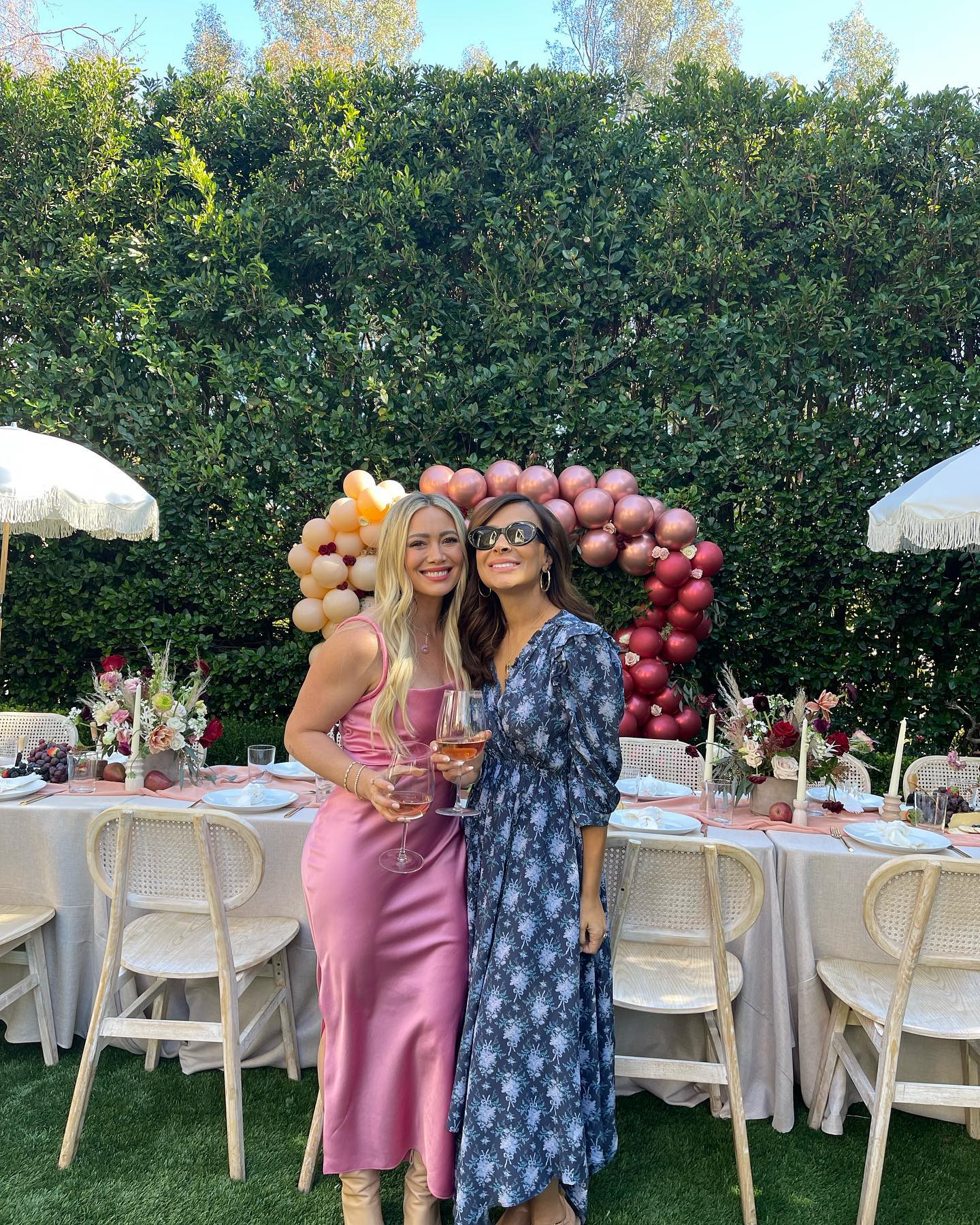 22 januari: All this would be so different without YOUUUU! Happy Birthday my forever friend! You are so rock solid in everything you do! Stellar mom, stellar loyal friend. , bad ass wife, sister and daughter ! You show up for everyone and I’m lucky to be one of those ones!love you tiny friend
