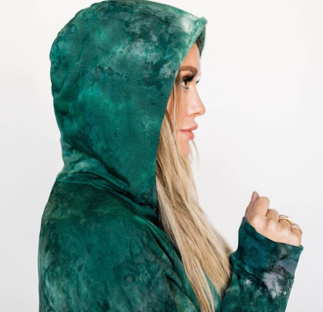 26 november:  So excited for my sister’s @littlemoonsociety capsule collection launch tomorrow! 🌟10am PST/ 1pm EST 🌟 Such beautiful colors... especially for the holidays!
