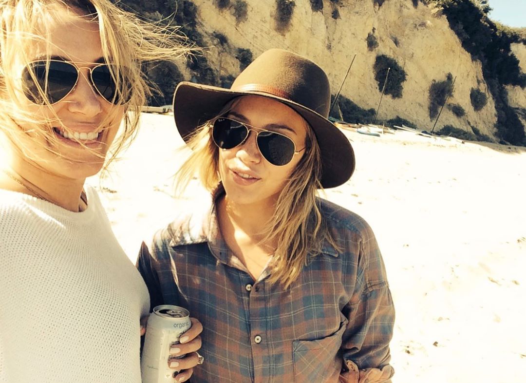 09 mei 2019: Came across this good #TBT last night going through my phone as one does when they can’t sleep... Happy engagement to my Seester & @matthewkoma ❤️ 🥰 cheers! 🍾
 09 mei 2019: Came across this good #TBT last night going through my phone as one does when they can’t sleep... Happy engagement to my Seester & @matthewkoma ❤️ 🥰 cheers! 🍾