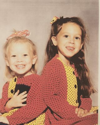19 april 2019: Me & @hilaryduff just livin’ that #twinning life circa 1990! #fbf #sisters
