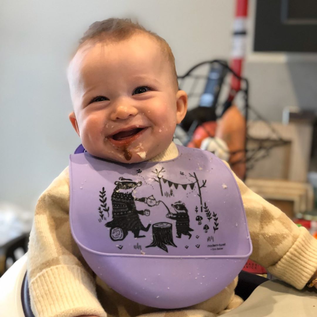 25 oktober 2019: Happy 1st Birthday to our sweet, little, insane Banks Bair. The amount of joy, love, laughter and life you’ve brought into our hearts is immeasurable and there are no words to do justice the force that is you in a high chair eating a croissant. Being your father is truly the greatest gift of my life and every “phase” continues to be a “this is the best part” moment... accompanied by a little heartbreak knowing how fast it goes and how delicate every minute of every day is. Even in the depths of your 4 month screaming concert, I was honored to be the one to cradle you through it - after mom did the heavy lifting & needed a break, you TOTALLY let me pretend I was the first call. I am grateful for that. Watching you discover every sound,taste, step, feeling, song, word, and comfort is the blessing of a lifetime. I’m so blown away that we’re the ones who get to hold your hand through your firsts.
Your mom is a powerhouse when it comes to all things life: but she shines on a completely different level as your mommy. You’ll grow up to see just how lucky you are , but I know you already know. And your big bruvah couldn’t possibly love his little sister more than he does. He, too, sets the bar higher than you could reach on his shoulders and looks out for you in ways that I know will make you feel safe and protected for the rest of your life.
I’m sorry for the croissant carbs. I’m sorry I let you take a sip of my coffee (but you scream so loud when I don’t) I’m sorry that I hurt your hair when I take your bow out. I’m sorry that I don’t always know how the buttons or zippers work on your dresses. I’m sorry for all the sad songs in the car I usually listen to. But I love you something beyond and this was the best year of my life. Happy birthday baba.
