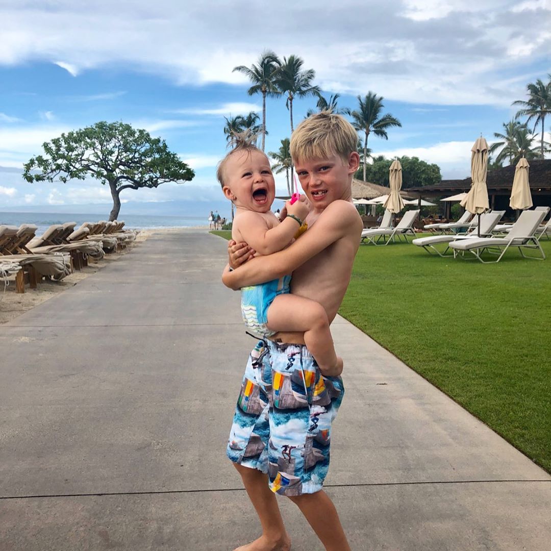 25 oktober 2019: Happy 1st Birthday to our sweet, little, insane Banks Bair. The amount of joy, love, laughter and life you’ve brought into our hearts is immeasurable and there are no words to do justice the force that is you in a high chair eating a croissant. Being your father is truly the greatest gift of my life and every “phase” continues to be a “this is the best part” moment... accompanied by a little heartbreak knowing how fast it goes and how delicate every minute of every day is. Even in the depths of your 4 month screaming concert, I was honored to be the one to cradle you through it - after mom did the heavy lifting & needed a break, you TOTALLY let me pretend I was the first call. I am grateful for that. Watching you discover every sound,taste, step, feeling, song, word, and comfort is the blessing of a lifetime. I’m so blown away that we’re the ones who get to hold your hand through your firsts.
Your mom is a powerhouse when it comes to all things life: but she shines on a completely different level as your mommy. You’ll grow up to see just how lucky you are , but I know you already know. And your big bruvah couldn’t possibly love his little sister more than he does. He, too, sets the bar higher than you could reach on his shoulders and looks out for you in ways that I know will make you feel safe and protected for the rest of your life.
I’m sorry for the croissant carbs. I’m sorry I let you take a sip of my coffee (but you scream so loud when I don’t) I’m sorry that I hurt your hair when I take your bow out. I’m sorry that I don’t always know how the buttons or zippers work on your dresses. I’m sorry for all the sad songs in the car I usually listen to. But I love you something beyond and this was the best year of my life. Happy birthday baba.
