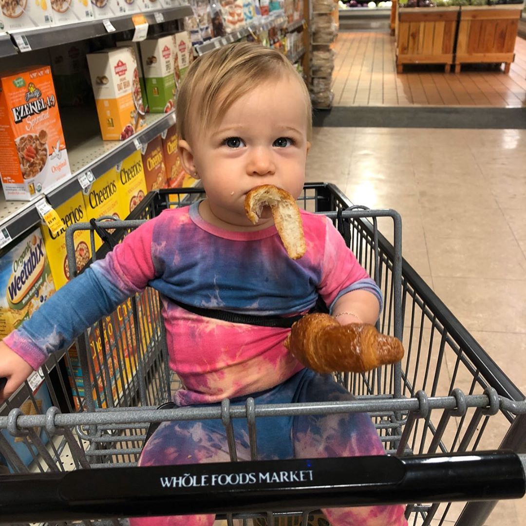 25 oktober 2019: Happy 1st Birthday to our sweet, little, insane Banks Bair. The amount of joy, love, laughter and life you’ve brought into our hearts is immeasurable and there are no words to do justice the force that is you in a high chair eating a croissant. Being your father is truly the greatest gift of my life and every “phase” continues to be a “this is the best part” moment... accompanied by a little heartbreak knowing how fast it goes and how delicate every minute of every day is. Even in the depths of your 4 month screaming concert, I was honored to be the one to cradle you through it - after mom did the heavy lifting & needed a break, you TOTALLY let me pretend I was the first call. I am grateful for that. Watching you discover every sound,taste, step, feeling, song, word, and comfort is the blessing of a lifetime. I’m so blown away that we’re the ones who get to hold your hand through your firsts.
Your mom is a powerhouse when it comes to all things life: but she shines on a completely different level as your mommy. You’ll grow up to see just how lucky you are , but I know you already know. And your big bruvah couldn’t possibly love his little sister more than he does. He, too, sets the bar higher than you could reach on his shoulders and looks out for you in ways that I know will make you feel safe and protected for the rest of your life.
I’m sorry for the croissant carbs. I’m sorry I let you take a sip of my coffee (but you scream so loud when I don’t) I’m sorry that I hurt your hair when I take your bow out. I’m sorry that I don’t always know how the buttons or zippers work on your dresses. I’m sorry for all the sad songs in the car I usually listen to. But I love you something beyond and this was the best year of my life. Happy birthday baba.
