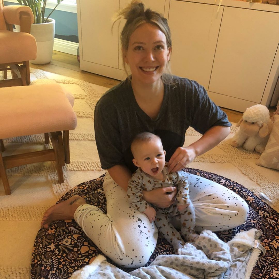 25 oktober 2019: Happy 1st Birthday to our sweet, little, insane Banks Bair. The amount of joy, love, laughter and life you’ve brought into our hearts is immeasurable and there are no words to do justice the force that is you in a high chair eating a croissant. Being your father is truly the greatest gift of my life and every “phase” continues to be a “this is the best part” moment... accompanied by a little heartbreak knowing how fast it goes and how delicate every minute of every day is. Even in the depths of your 4 month screaming concert, I was honored to be the one to cradle you through it - after mom did the heavy lifting & needed a break, you TOTALLY let me pretend I was the first call. I am grateful for that. Watching you discover every sound,taste, step, feeling, song, word, and comfort is the blessing of a lifetime. I’m so blown away that we’re the ones who get to hold your hand through your firsts.
Your mom is a powerhouse when it comes to all things life: but she shines on a completely different level as your mommy. You’ll grow up to see just how lucky you are , but I know you already know. And your big bruvah couldn’t possibly love his little sister more than he does. He, too, sets the bar higher than you could reach on his shoulders and looks out for you in ways that I know will make you feel safe and protected for the rest of your life.
I’m sorry for the croissant carbs. I’m sorry I let you take a sip of my coffee (but you scream so loud when I don’t) I’m sorry that I hurt your hair when I take your bow out. I’m sorry that I don’t always know how the buttons or zippers work on your dresses. I’m sorry for all the sad songs in the car I usually listen to. But I love you something beyond and this was the best year of my life. Happy birthday baba.
