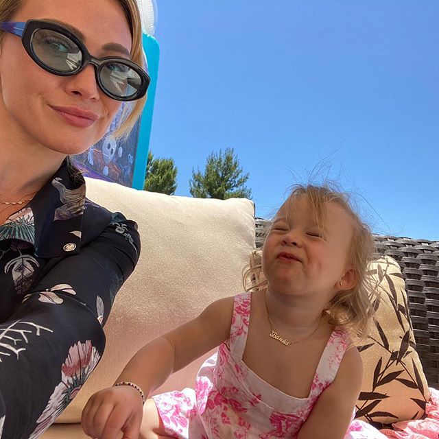 07 juli 2020: The one on the left is a superhero and has taken on every role imaginable these past 5 months. Being parents in 2020 came with a whole new map of challenges to navigate...sensitive decisions, hard conversations, humbling realities, plenty of obstacles...I’m so extremely grateful to be figuring it all out with this one. Our mama bear❤️
The one on the right is a superhero in training but we’re a little worried.
