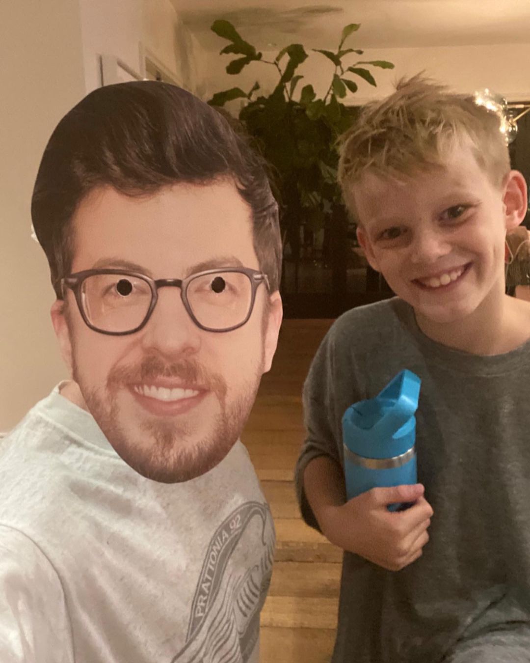 19 maart 2021: It’s my little dude’s 9th birthday tomorrow and he asked me to put Green Day on in the car last week. Old Green Day. Makes me tear up.
