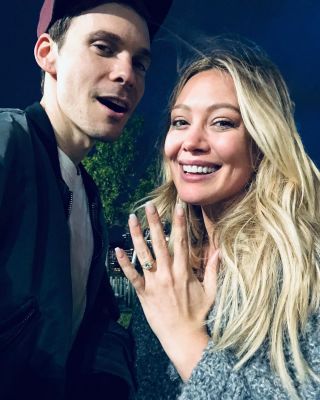 09 mei 2019:  I asked my best friend to marry me... @hilaryduff
