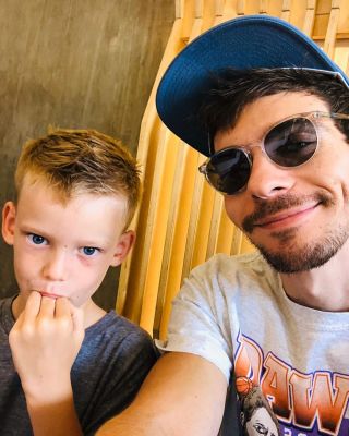 20 maart 2020: It’s this little dude’s 8th birthday today and I couldn’t be more proud + honored to watch him become the little man, son, brother and role model he is. Some of the perspective this kid brings into our world is actually mind blowing. We have each other’s backs so hard and I’ve learned more from him than he’ll ever realize. Thank you Luca, for letting me walk you into school, for walking me down the aisle, reigniting the kid in me, singing my songs with me, looking out for my dairy allergy, teaching me every good iPad game, watching Frozen with your sister every morning, letting mom think you break things when I really do, and for just simply being you. We’ll always, always be the “sweet team”. Can’t wait for you to read this in 15 years when you’re allowed to have an Instagram.
