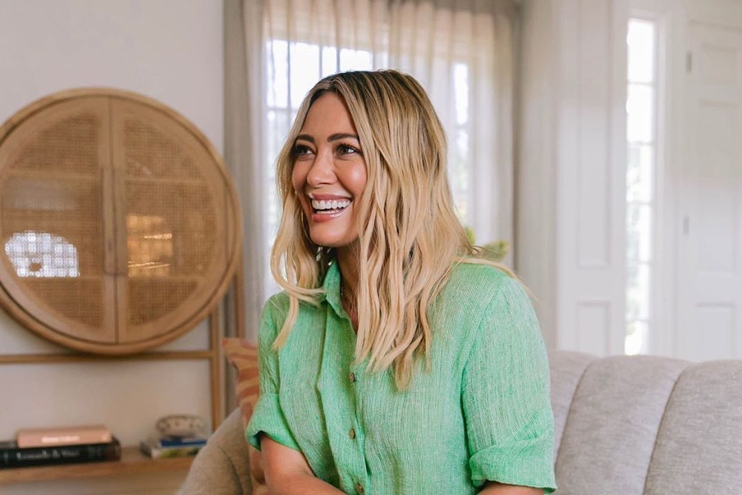 08 september 2020: So thankful to have clients and friends like my girl, @hilaryduff 💕 I’m loving this length and creamy blonde on you sis! 🤩 #nikkilee901
