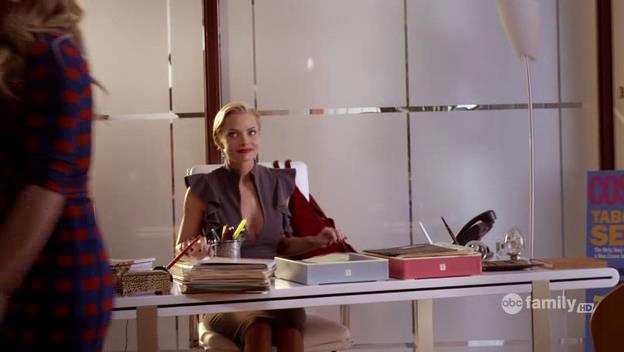 DailyDuff-dot-Org_BeautyAndtheBriefcase_Captures00518.jpg