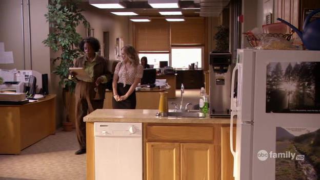 DailyDuff-dot-Org_BeautyAndtheBriefcase_Captures00547.jpg