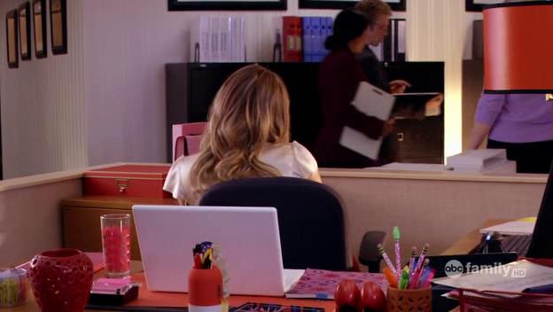 DailyDuff-dot-Org_BeautyAndtheBriefcase_Captures02021.jpg DailyDuff-dot-Org_BeautyAndtheBriefcase_Captures02021.jpg