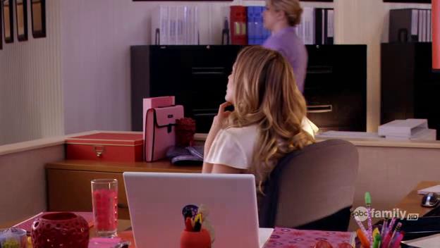 DailyDuff-dot-Org_BeautyAndtheBriefcase_Captures02022.jpg DailyDuff-dot-Org_BeautyAndtheBriefcase_Captures02022.jpg