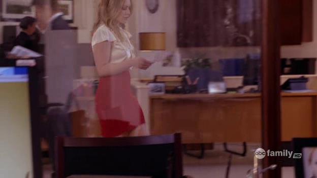 DailyDuff-dot-Org_BeautyAndtheBriefcase_Captures02045.jpg